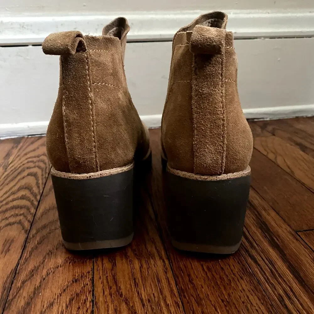 Sofft Tan Aqua Suede Ankle Boots Size 9M Leather 2 1/2in Wedge Heels Slip On
